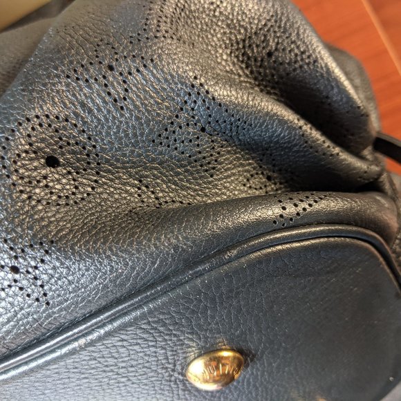 Auth Louis Vuitton Mahina Large Leather bag - Picture 4 of 16